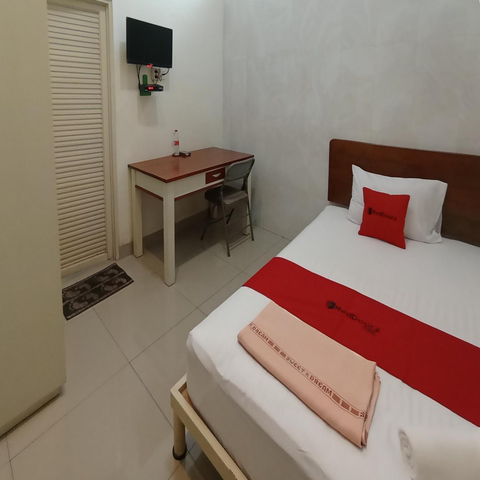 Hotel Reddoorz At Syariah House Purwokerto Exterior foto