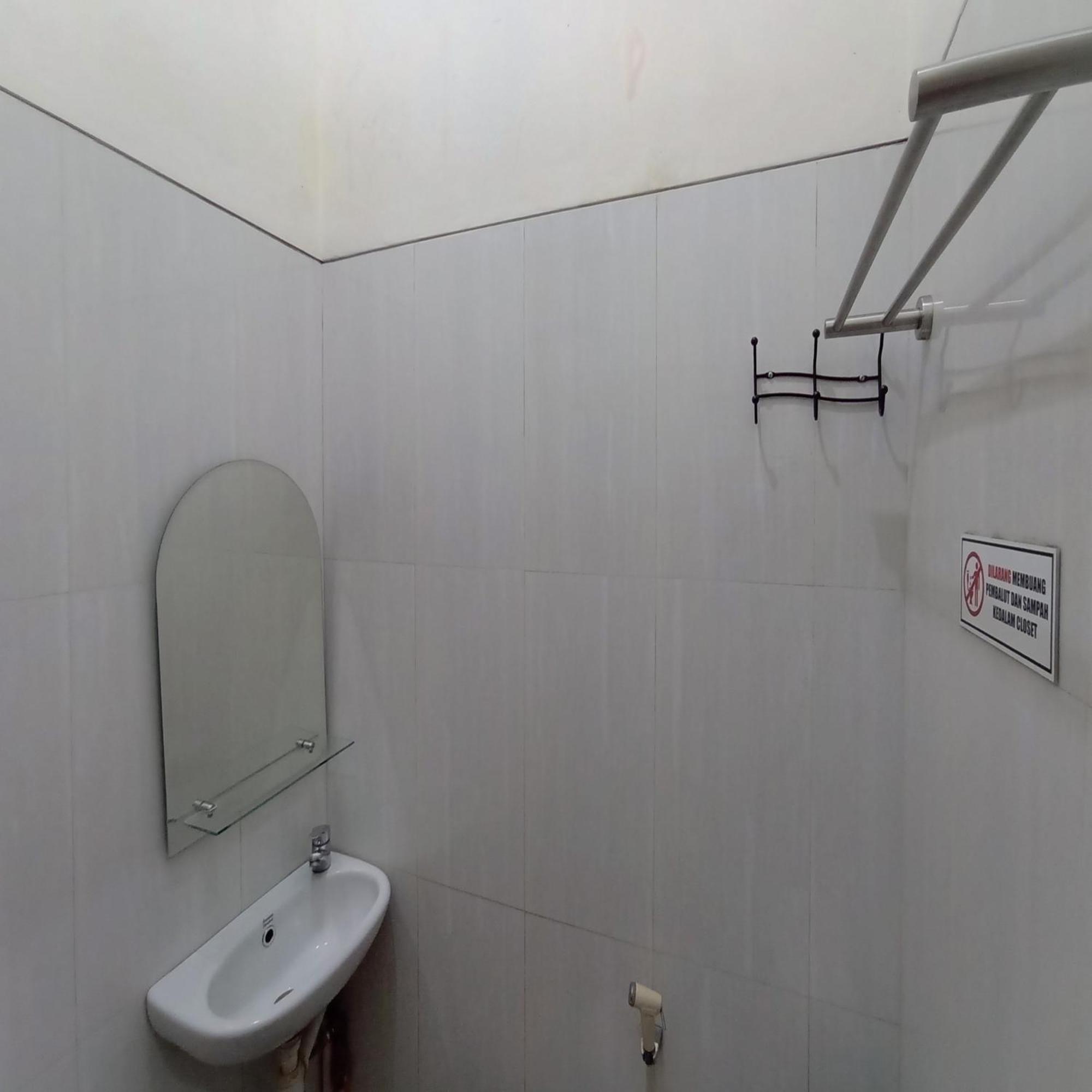 Hotel Reddoorz At Syariah House Purwokerto Exterior foto