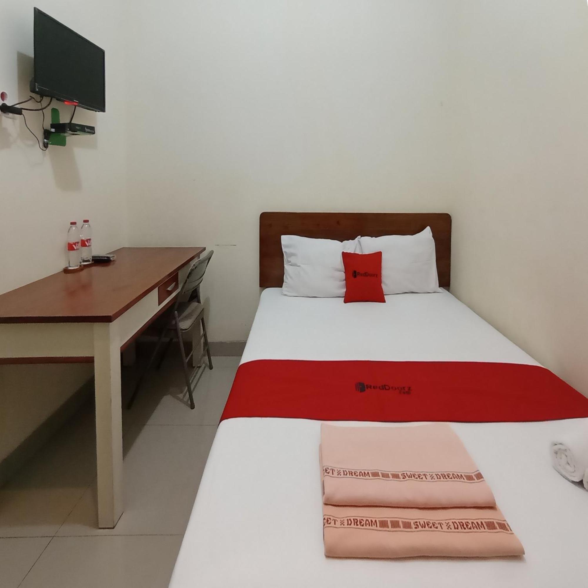 Hotel Reddoorz At Syariah House Purwokerto Exterior foto