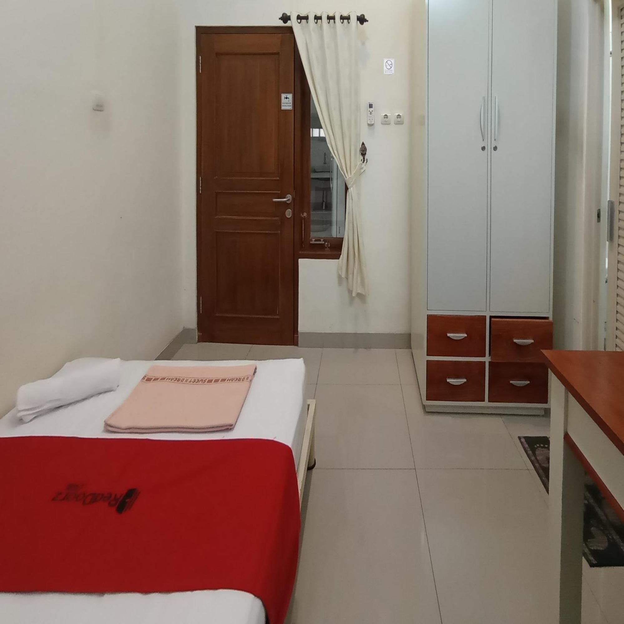 Hotel Reddoorz At Syariah House Purwokerto Exterior foto