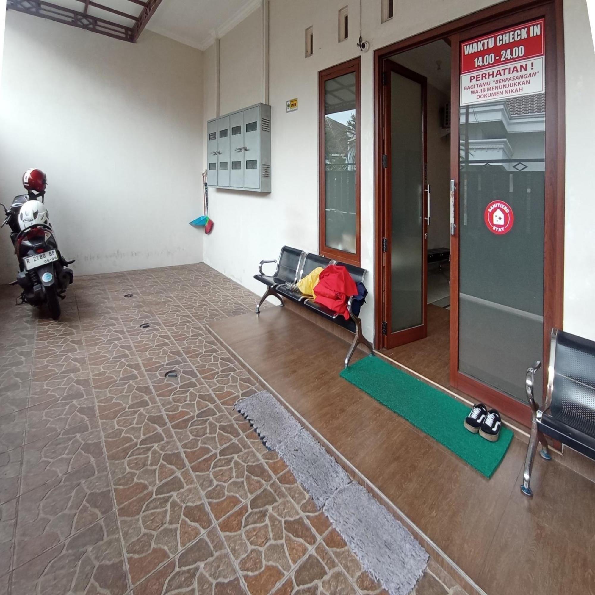 Hotel Reddoorz At Syariah House Purwokerto Exterior foto