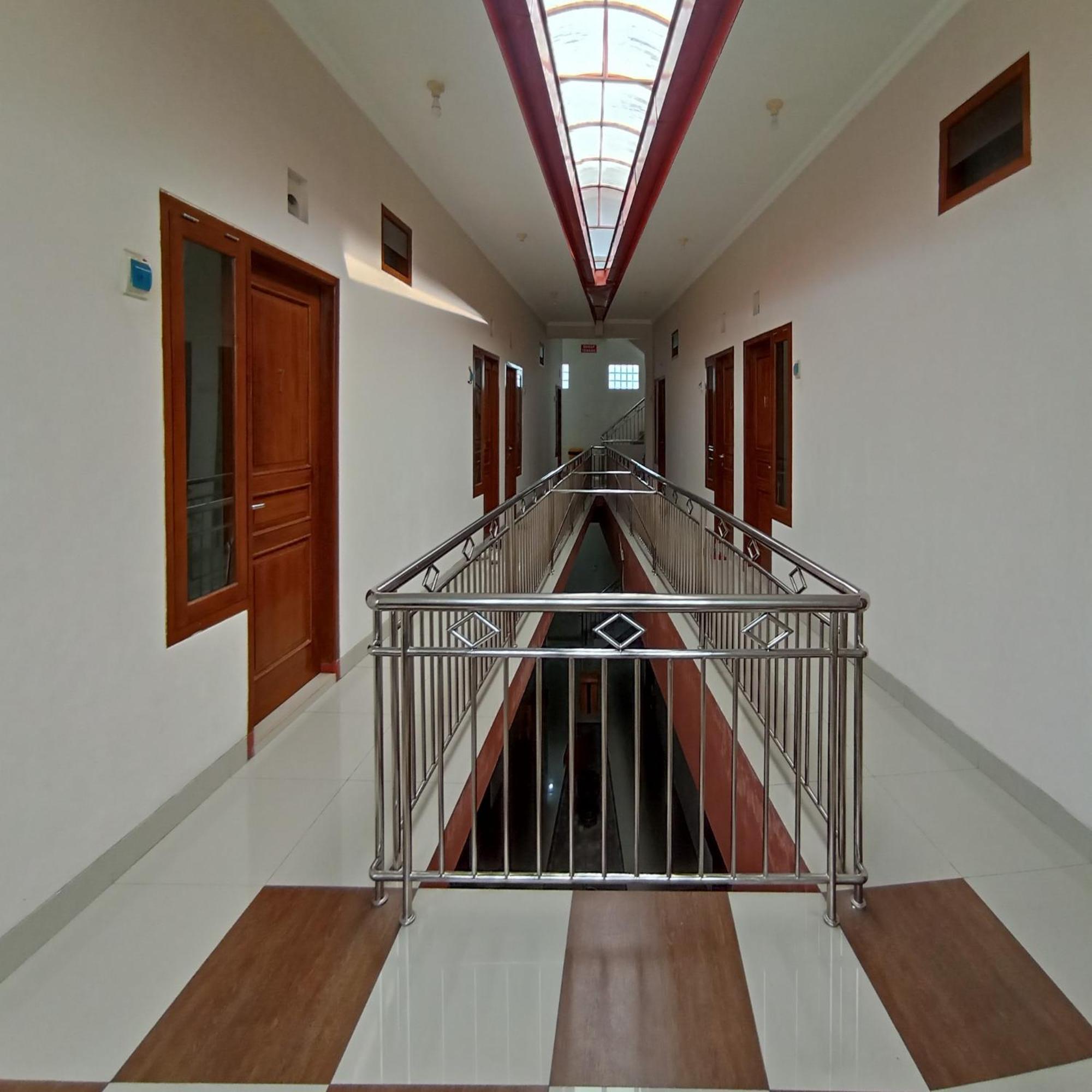 Hotel Reddoorz At Syariah House Purwokerto Exterior foto